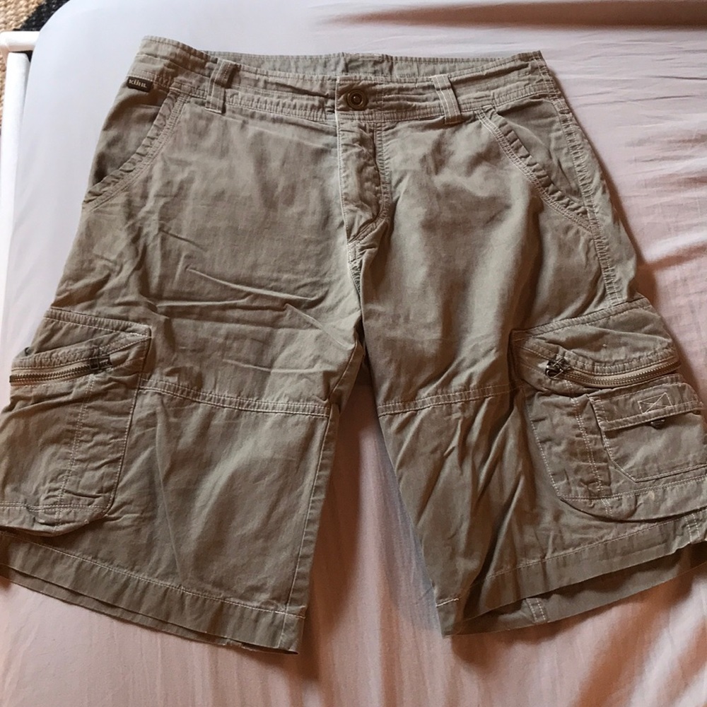 Men’s Kuhl cargo shorts